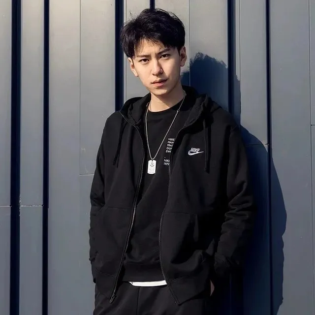 Nike Zip-Up Hoodie Essentials Logo