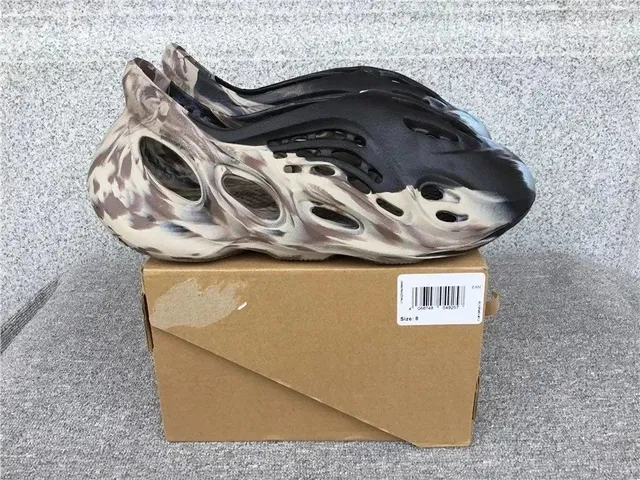 Yeezy Foam Runner Zebra