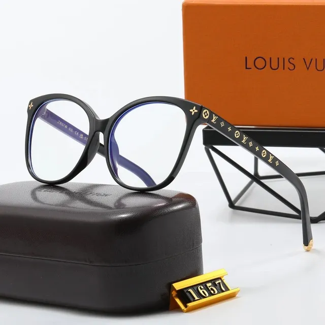 Louis Vuitton Z1657W Monogram Detail