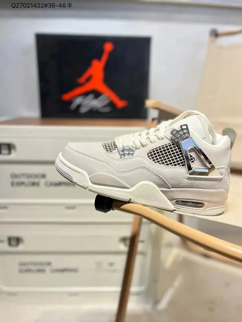 Air Jordan 4 Metallic Silver