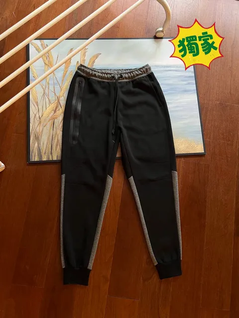 Dark gray with black stitching (front pressure glue)