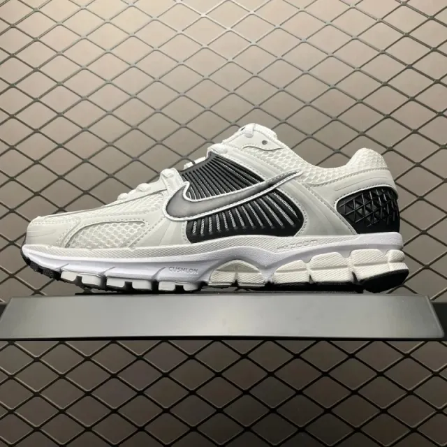 Nike Air Max TN Triple White