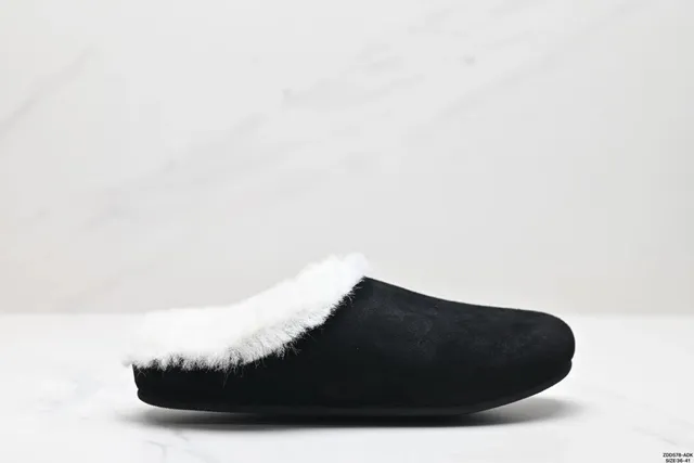 Birkenstock Shearling-Lined Slipper Black Suede with White Shearling