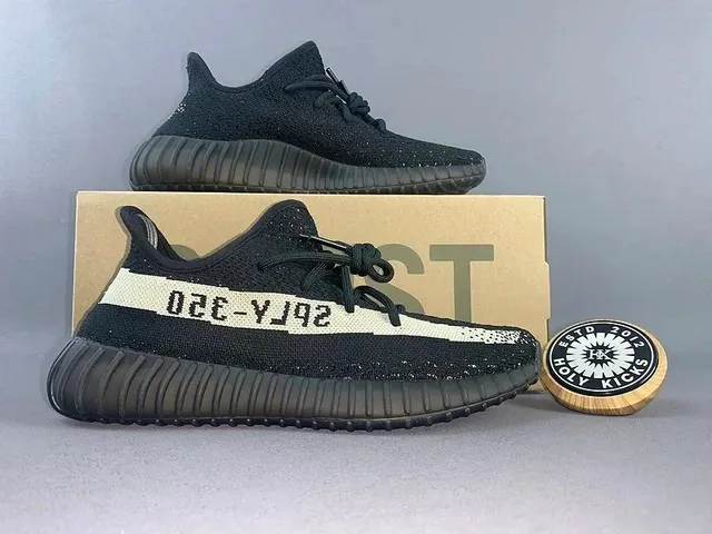 Yeezy Boost 350 V2 Zebra