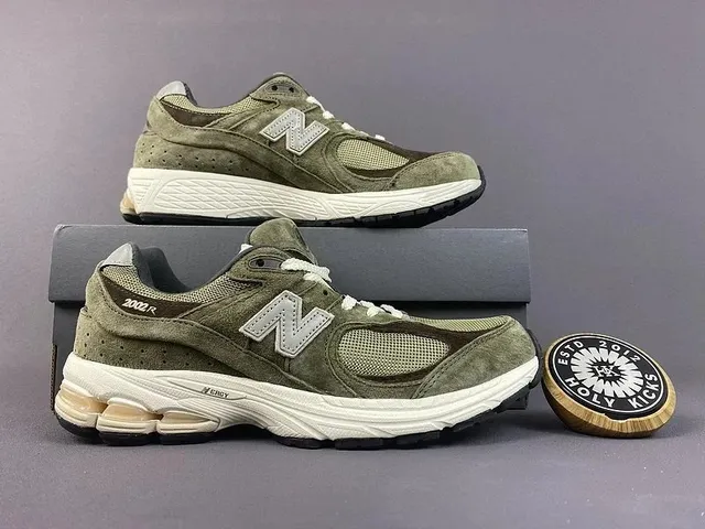 New Balance 2002R Olive
