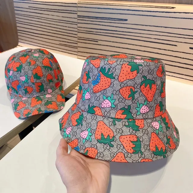 Gucci Strawberry Print Bucket Hat GG Supreme Strawberry