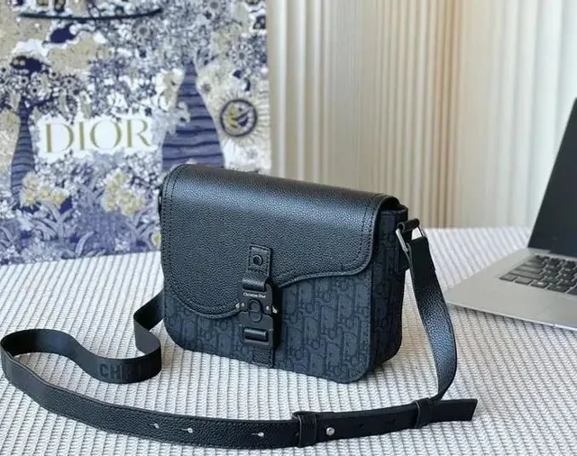Dior B22 Oblique Print