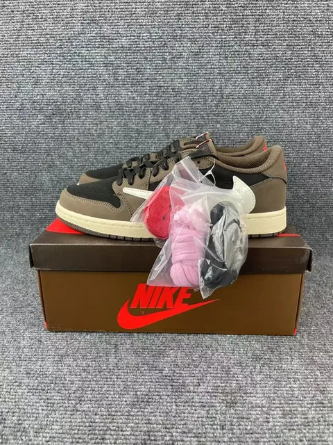 Air Jordan 1 Low Travis Scott Reverse Mocha