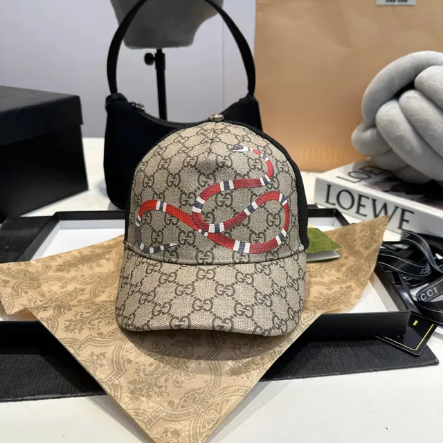 Gucci GG Supreme Trucker Cap King Cobra Print