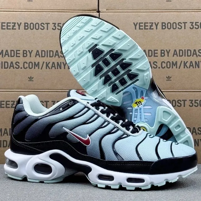 AIR MAX PIUS TN 灰黑红 DM0032-008