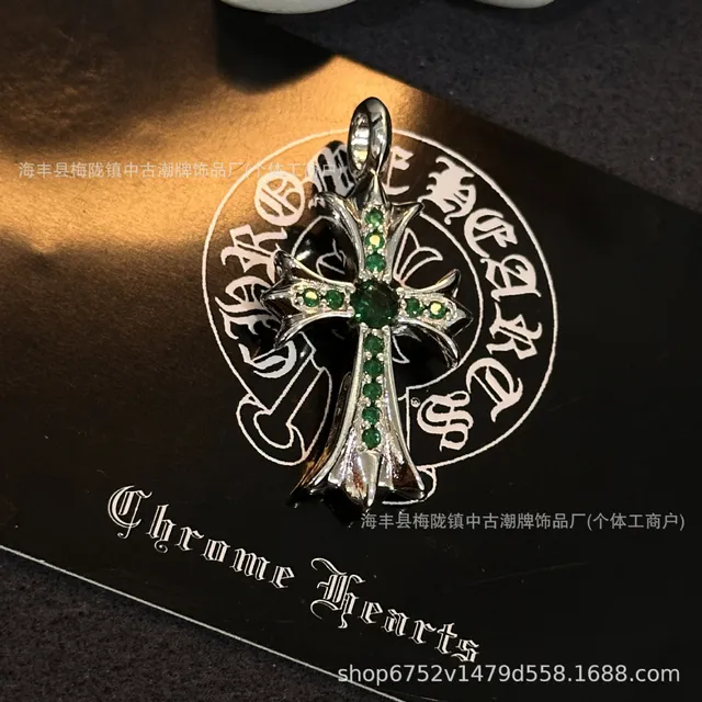 大号十字架白金色绿钻