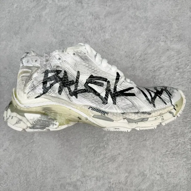 Balenciaga Runner Graffiti