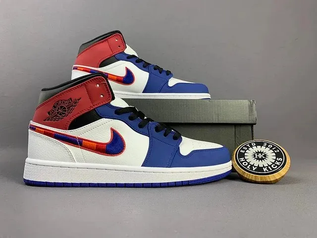 Air Jordan 1 Mid Chicago Bulls