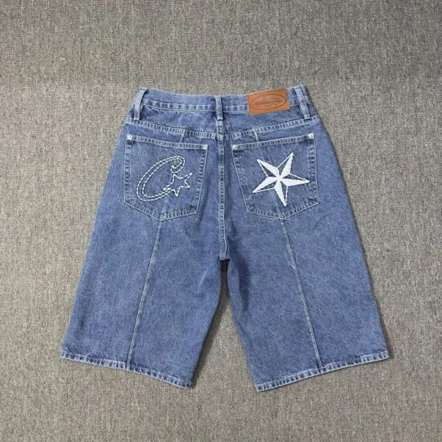 蓝色牛仔裤短裤
