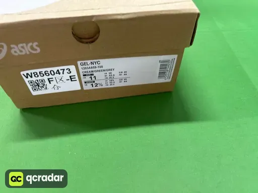 米白绿色