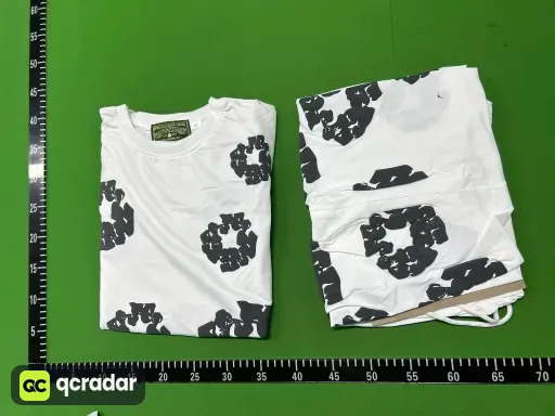 白色发泡套装
