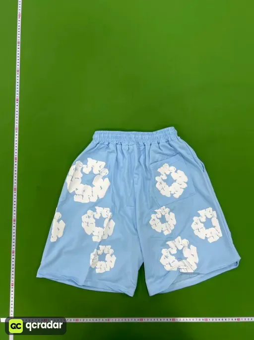 天蓝发泡短裤