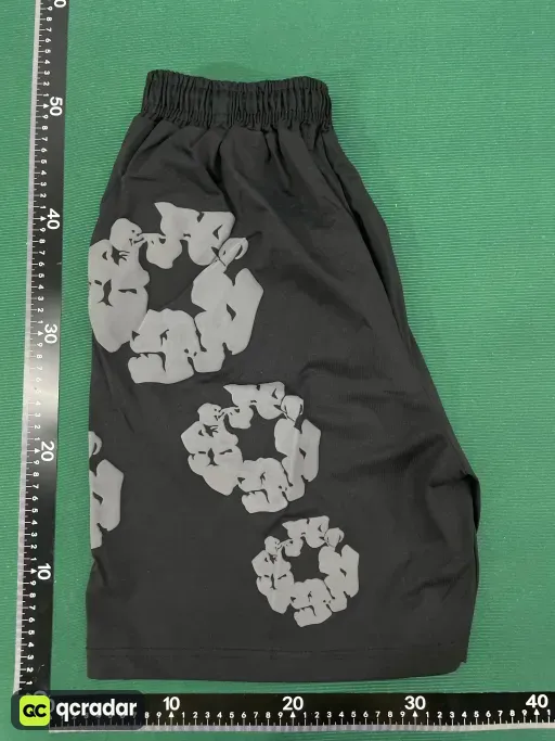 黑灰发泡短裤