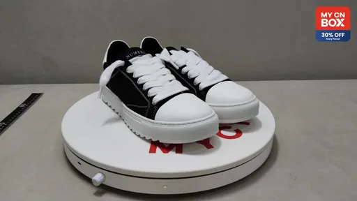 Mu black and white denim