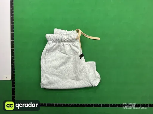 561灰色短裤