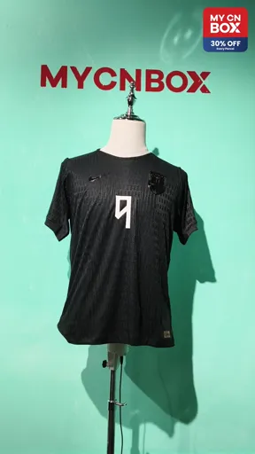 Away no. 9 star (with armband)