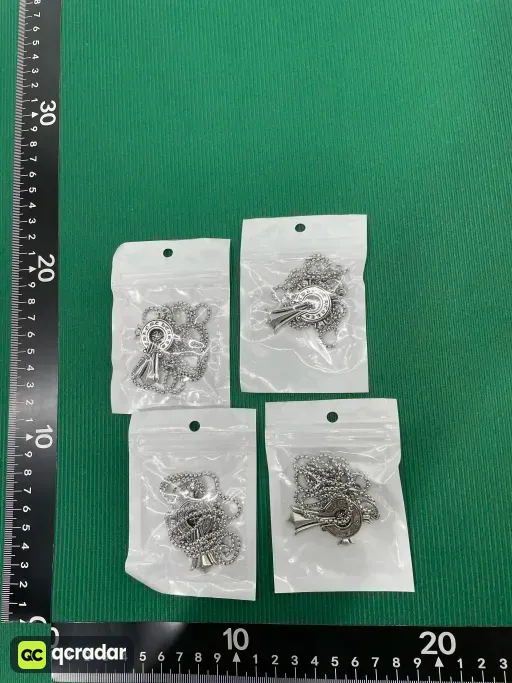 吊坠背面带标