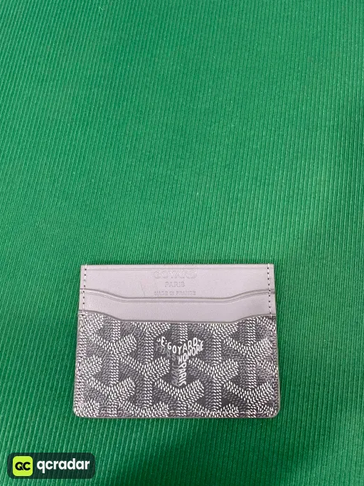 灰色带礼盒
