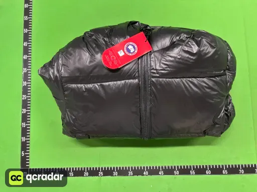 黑色红标