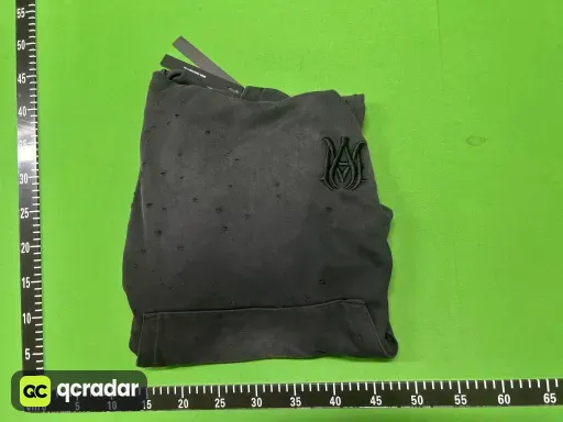 8刺绣破洞黑