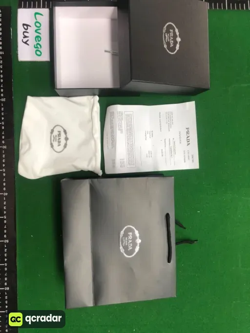 P gift box
