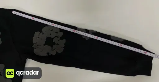 黑灰色卫衣