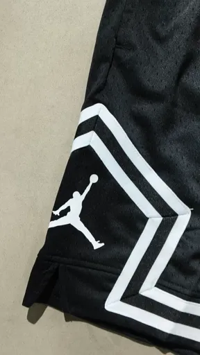 NO10 Black
