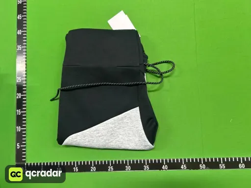 黑拼浅灰