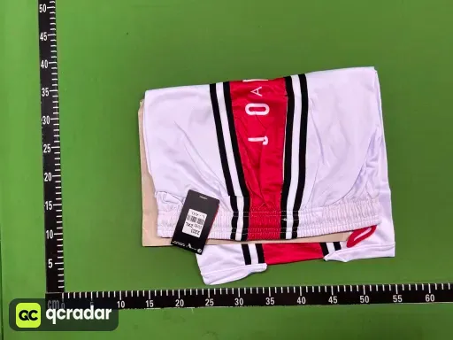 2203白红