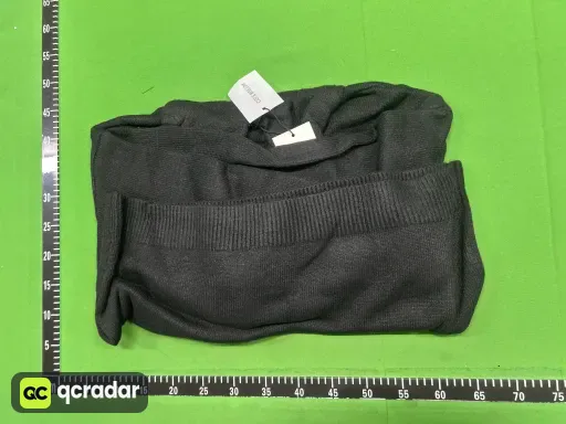 9-33黑色毛衣连帽