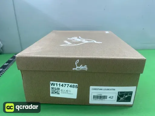 黑花皮鞋头钉