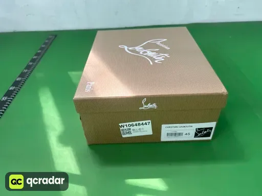 黑漆满钉