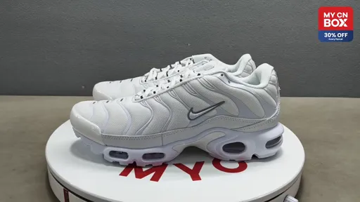 All white_