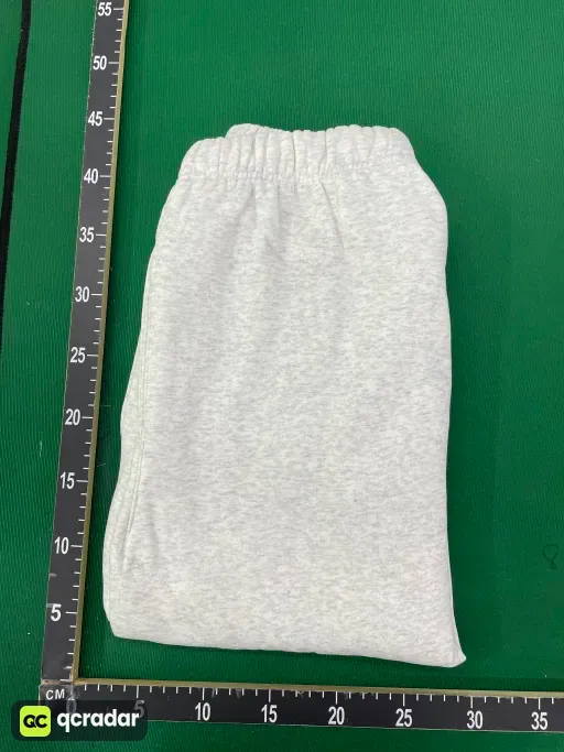 杏色长裤子
