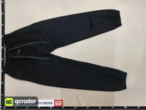 Black pants with velvet