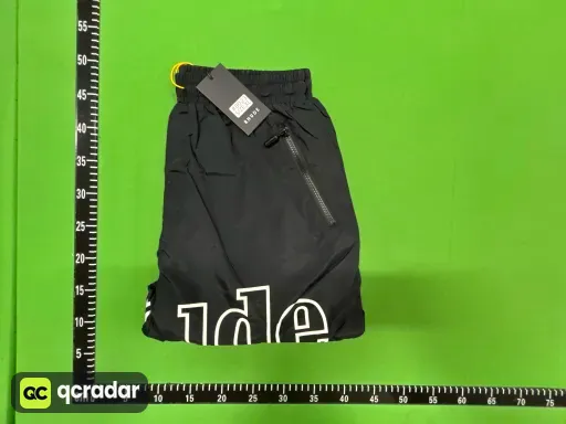 黑色