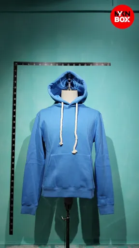 01sweatshirt with accessories