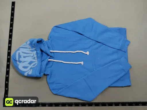 01sweatshirt with accessories