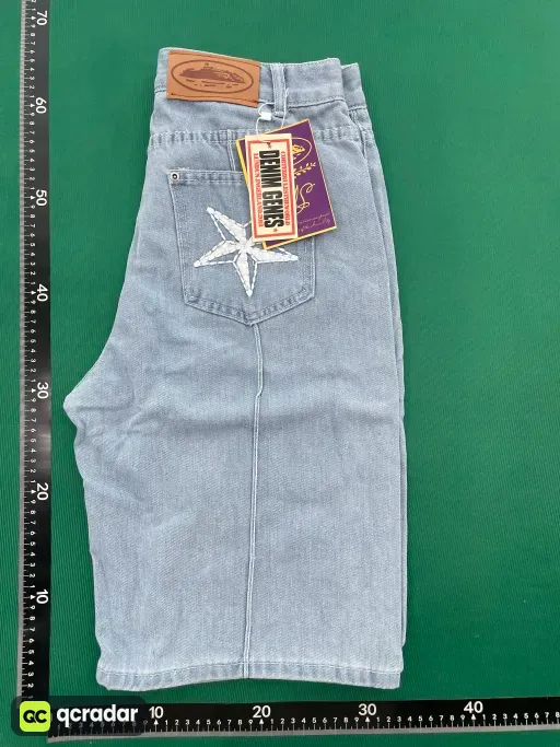 蓝色短裤
