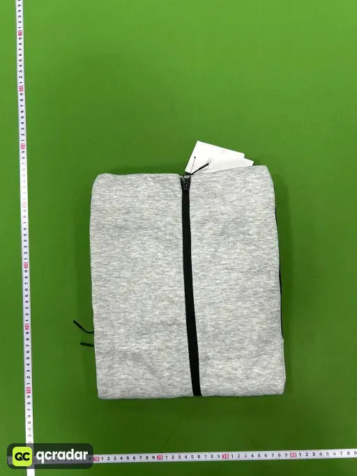 黑拼浅灰外套