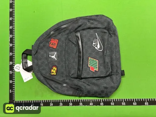 单层徽章黑色