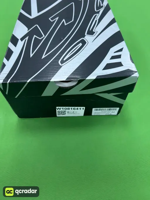 银白色