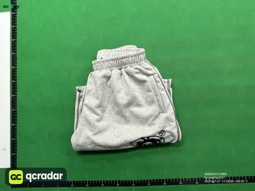 灰色