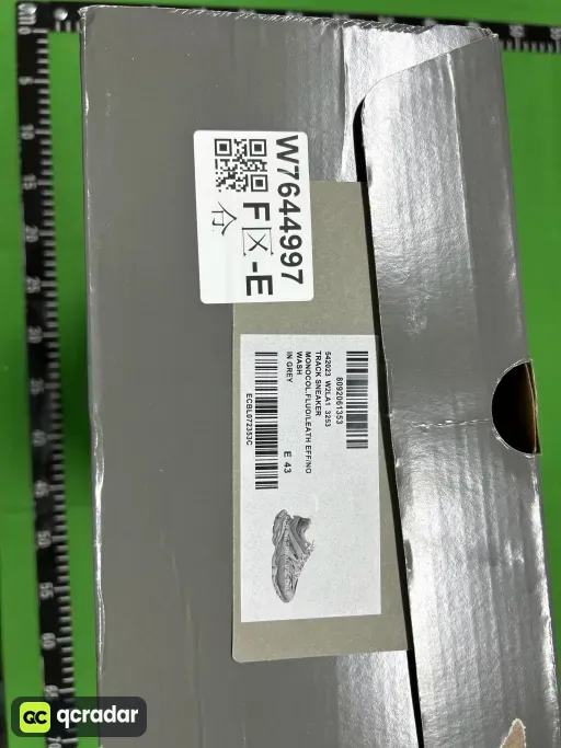 灰色
