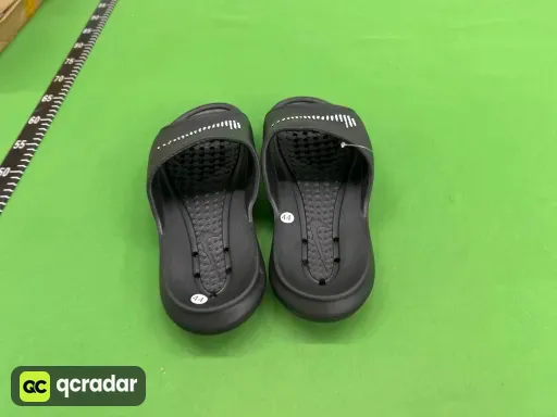 洞洞鞋黑色
